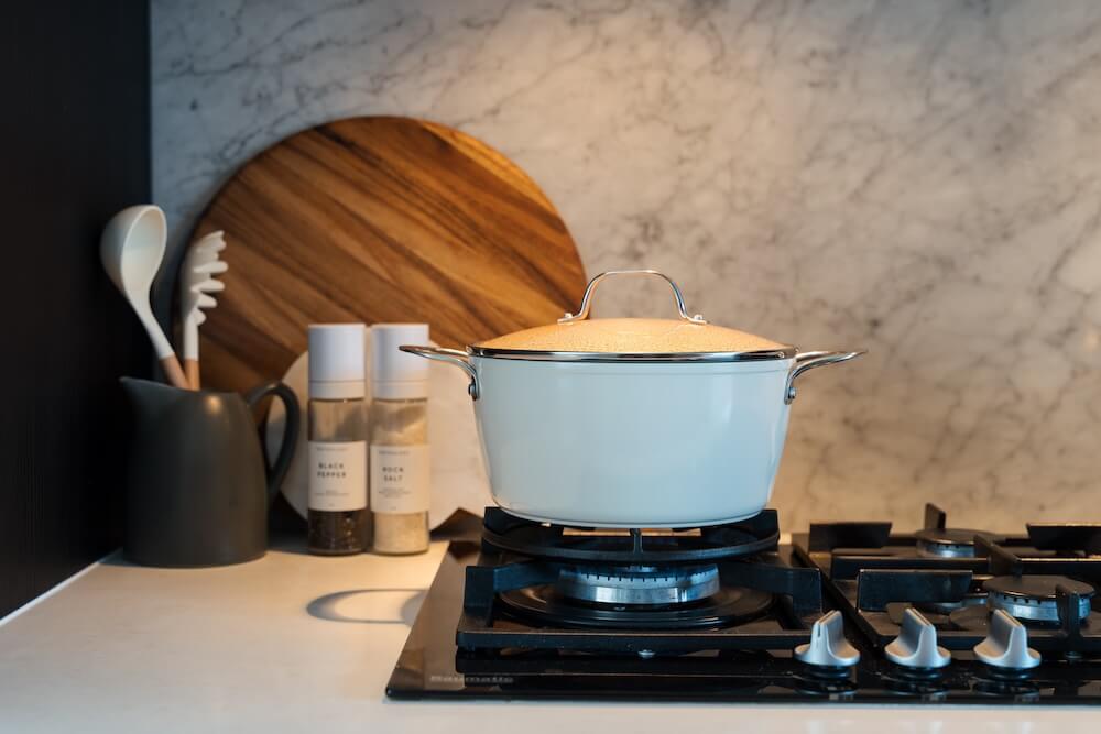 What Is a Dutch Oven and How to Use It for Cooking