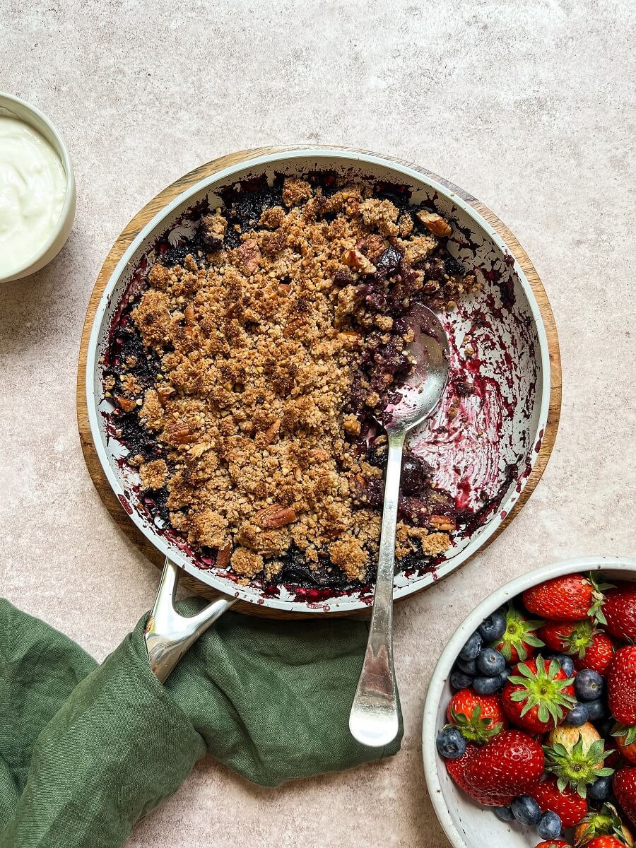 Healthy Berry Crumble in the Cosmo Fry
